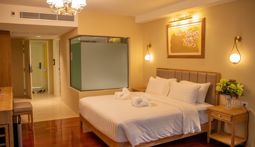 Deluxe Double Room, Bathtub