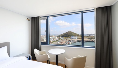 [Lounge Set] Standard Double Room + 2 beers + snack or light meal (25000KRW/2pax)