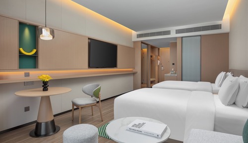 2 Queen Standard Lake View