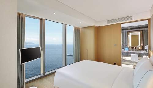 Suite, 1 Double Bed, Non Smoking, Corner