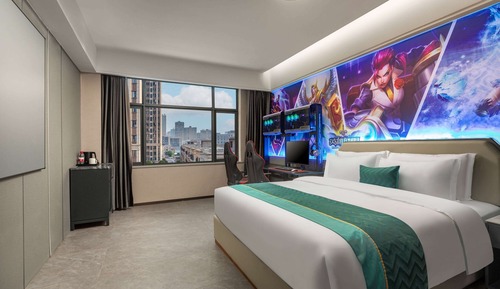 Room, 1 King Bed, Non Smoking (Gaming Room)