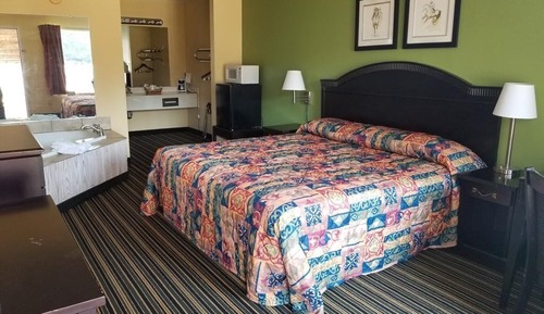 1 King Bed, Non Smoking, Jetted Tub