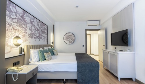 Family Room, 2 Bedrooms