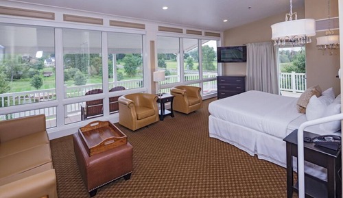 Bi-Level King Suite with Balcony (404)