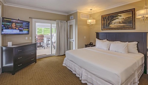 King Suite with Balcony (403)