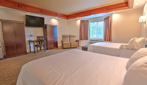 Standard Suite, 2 Queen Beds