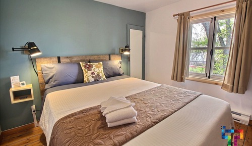 Room 1 Queen Bed , Private Bathroom