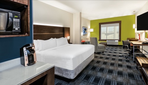Suite, 1 King Bed, Accessible