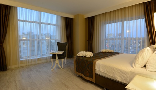 Standard Suite, Sea View, Corner