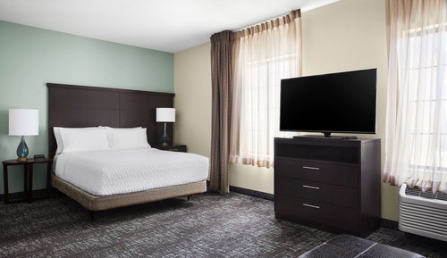 Studio, 1 Queen Bed, Accessible, (Roll-In Shower)