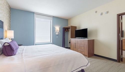 Suite, 1 King Bed, Accessible, Non Smoking