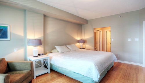 Panoramic Condo, 2 Bedrooms, Lake View