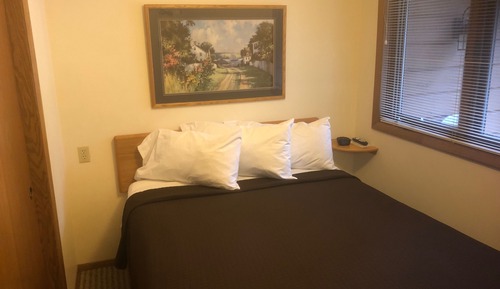 1 Bed Queen Private (Spinnaker)