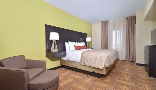 Studio Suite, 1 Queen Bed, Accessible, Non Smoking (Roll-In Shower)