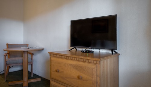 Basic Room, 1 King Bed