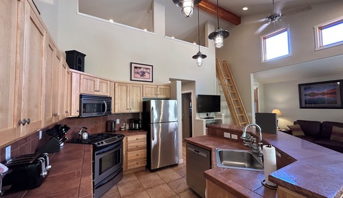 Unit 22 – Townhouse 2-Bedroom, Loft & Kitchen