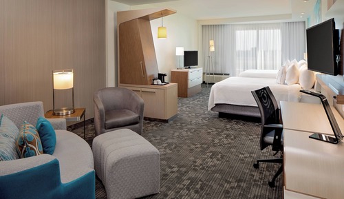 Suite, Multiple Beds (Mobility/Hearing Access, Roll-In Shwr)