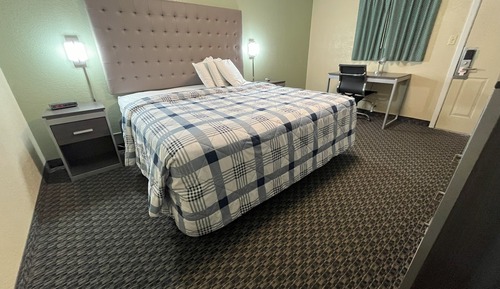 Standard Room, 1 King Bed, Smoking