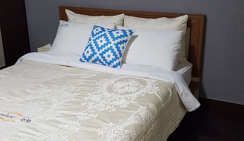 Basic Double Room, 1 Queen Bed