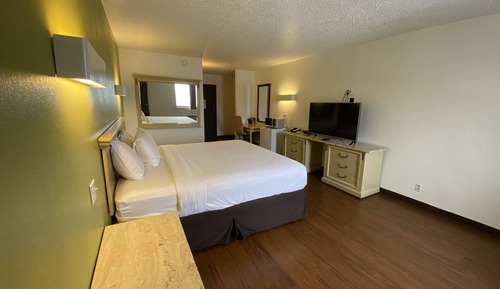 Standard Suite, 1 King Bed, Non Smoking, Hot Tub