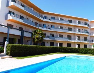 Apartment with Pool View 