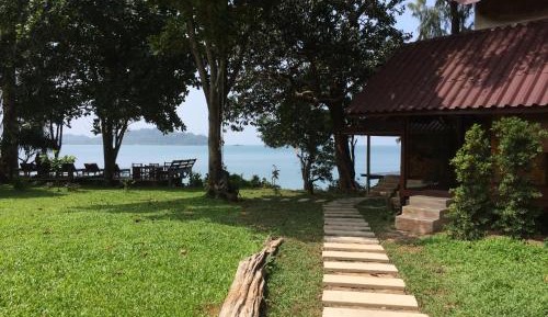Bamboo Bungalow with Ocean View - Fan