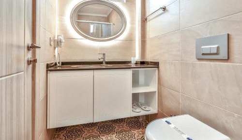 Deluxe Double or Twin Room with Side Sea View