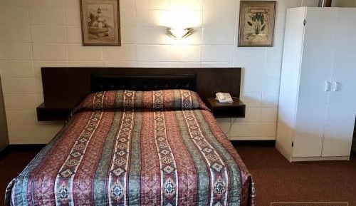 Queen Room with Kitchenette