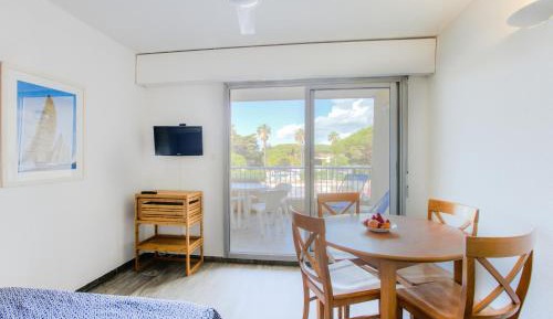 Select Studio (4 People)