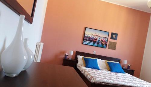 Queen Room with Shared Bathroom