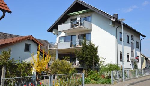 Apartment with 3 Bedrooms and Balcony