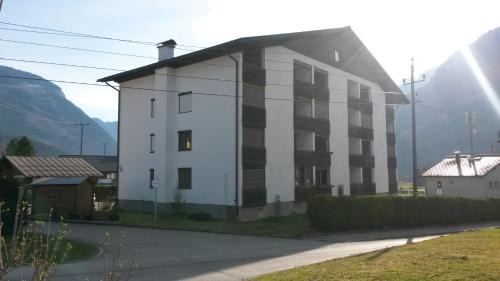 Apartment with Mountain View