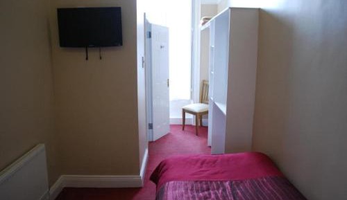 Twin Room with Private Bathroom