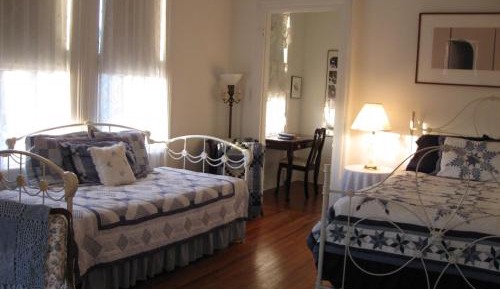 Double Room with Private Bathroom (Suzanne)
