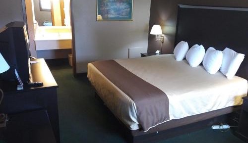 One King Bed Pet Friendly Smoking