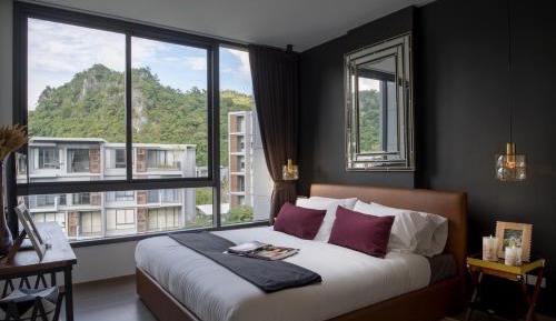 Apartment with Mountain View