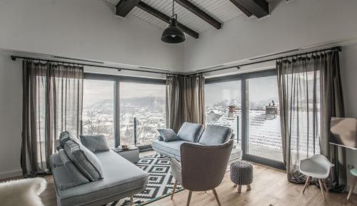 Apartment with Mountain View