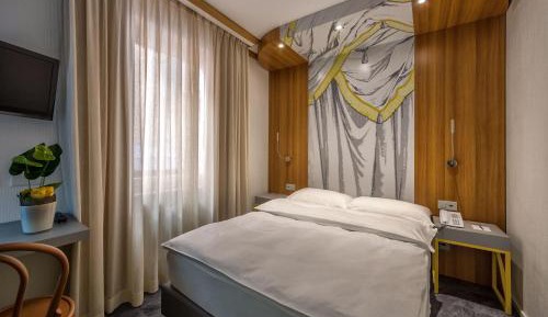 Budget Single Room with Courtyard View