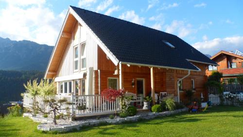 Apartment with Mountain View