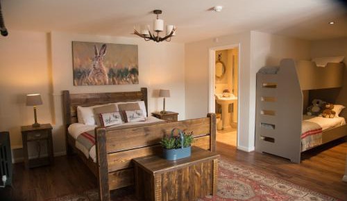 Family Room (2 Adults + 2 Children)