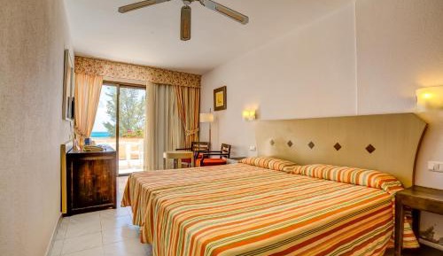 Double Room with Sea View (2 Adults + 1 Child)