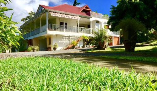 One-Bedroom Apartment with Garden View