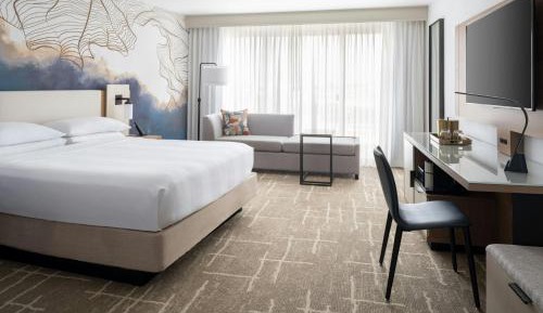 Guest Room Larger - 1 King Bed- Newly Renovated!