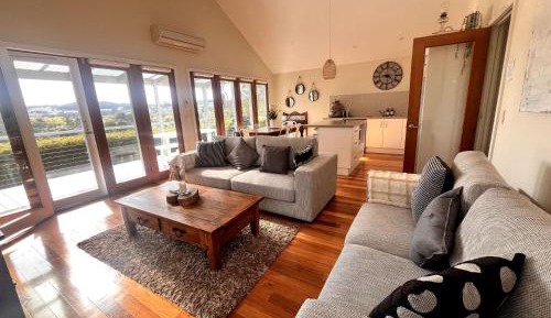 Apartment with Mountain View