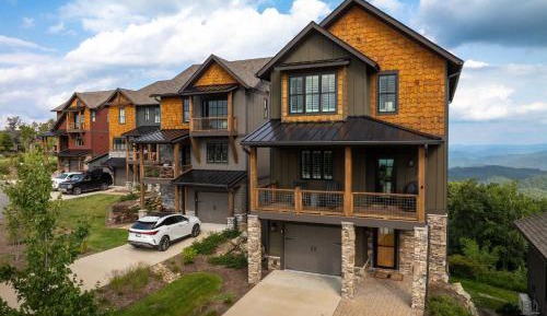 Three-Bedroom Vacation Home 