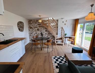 Deluxe Room (2 Adults + 1 Child)