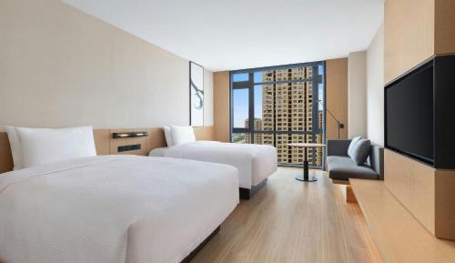 Refined Double Room with Two Double Beds and City View