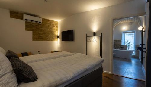 Deluxe Double Room with Bath