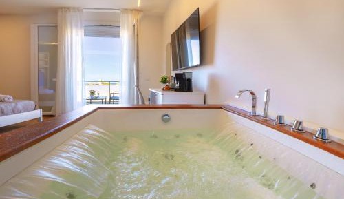 King Room with Spa Bath