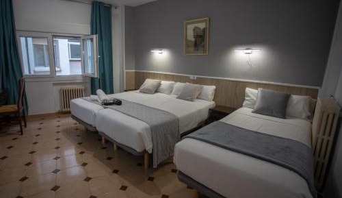 Family Room (2 Adults + 2 Children)